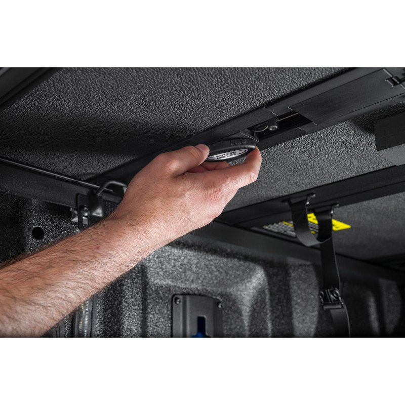 Extang | Solid Fold ALX Tonneau Cover - Frontier 3.8L 2022-2025