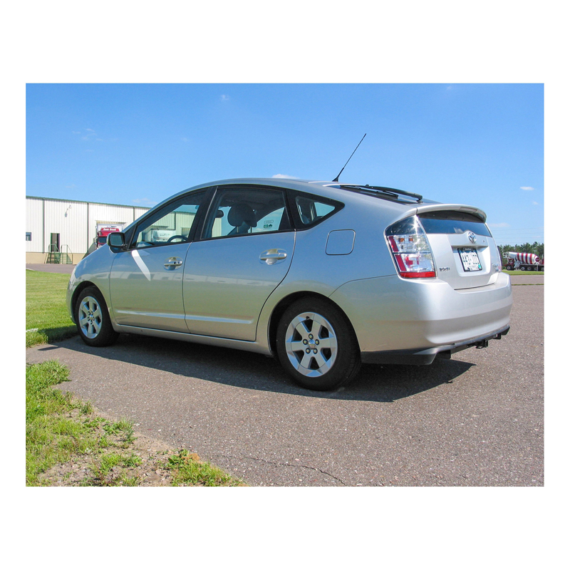 CURT | Class 1 Trailer Hitch, 1-1/4" Receiver - Prius 1.5L 2004-2009