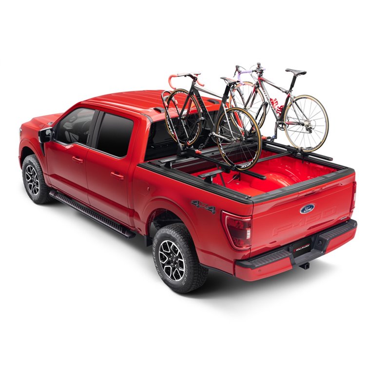 Roll-N-Lock | E-Series XT-19 (New Body Style)-23 Silv/Sierra 1500 5ft.10in. w/out CarbonPro Be - Chevrolet / GMC 2019-2023 RO...