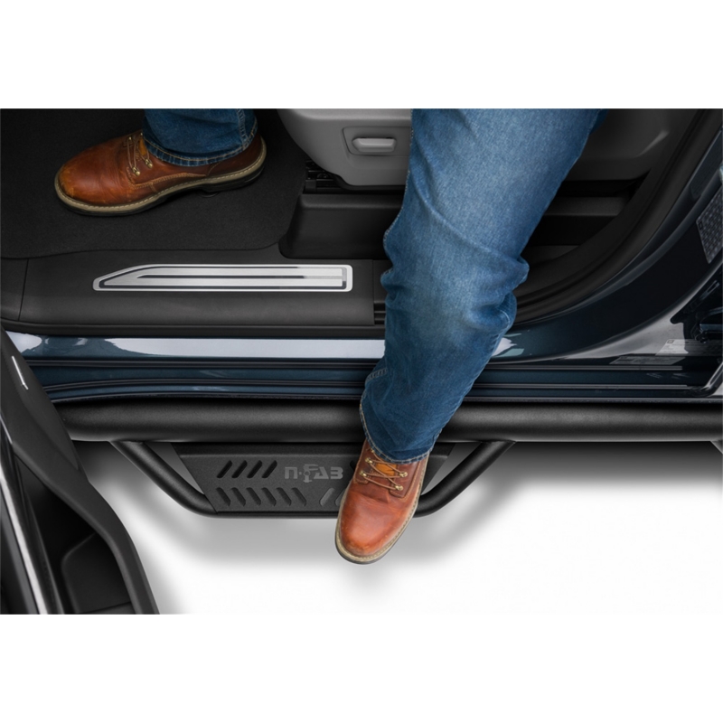 N-FAB | Podium LG Nerf Step - Cab Length (2 Steps) - Chevrolet / GMC 2019-2022 N-FAB Marchepieds