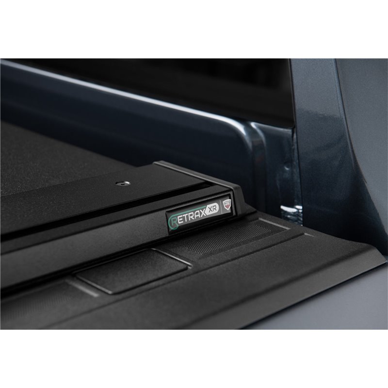 Retrax | RetraxPRO XR Tonneau Cover - Silverado 2500 HD / Silverado 3500 HD / Sierra 2500 HD / Sierra 3500 HD 6.6L 2020-2022