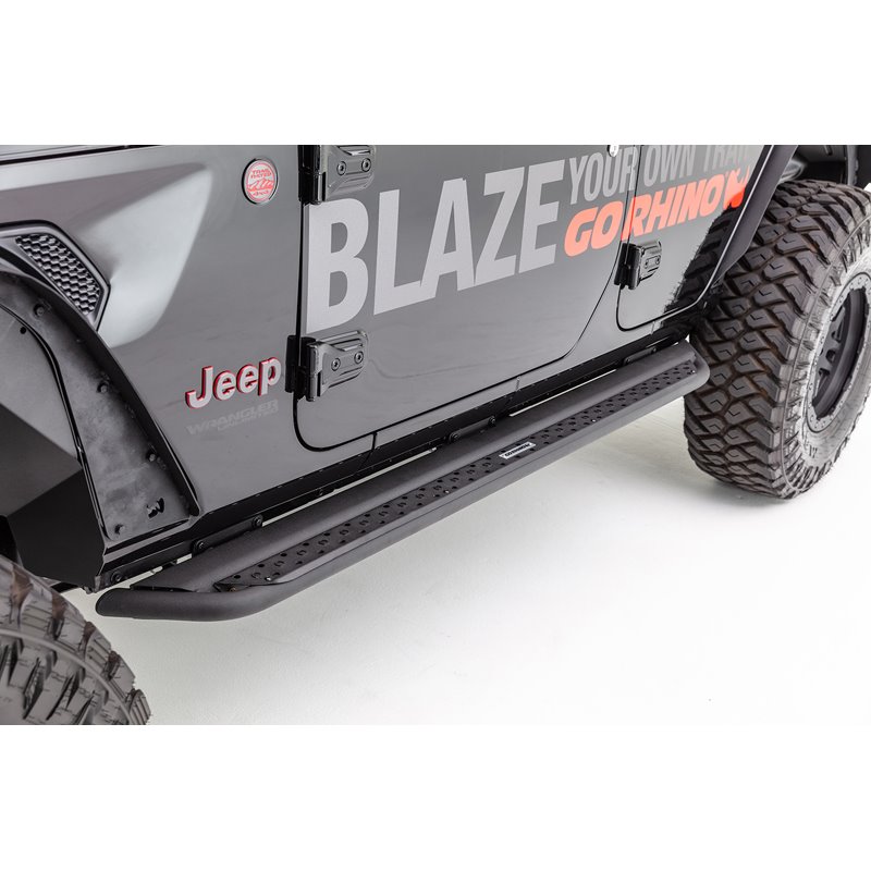 Go Rhino | Dominator Xtreme DSS Side Steps w/ Mounting Brackets Kit - Textured Black  - Chevrolet / GMC 2007-2019